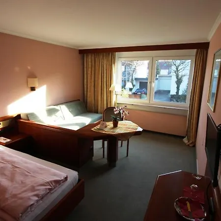 Am Kurpark 3*