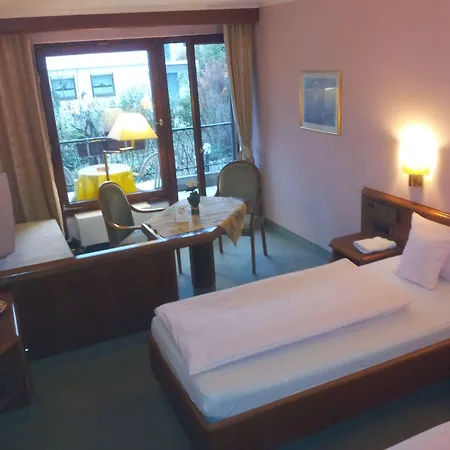 Ξενοδοχείο Am Kurpark 3*